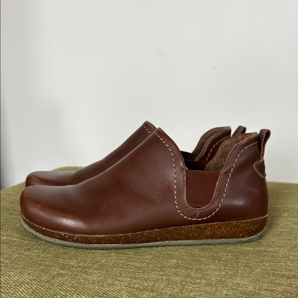 Stegmann Clog Women’s 8.5 Lieben Leather Chelsea Boot Brown